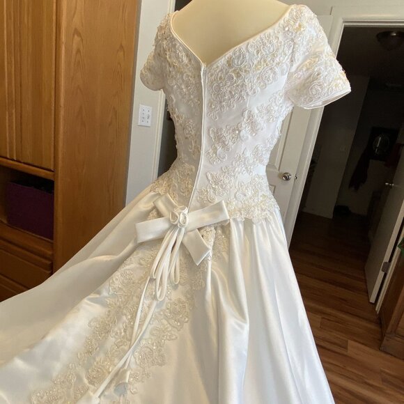 1) Wedding Gown: The Longest Train - Picture 9 of 16